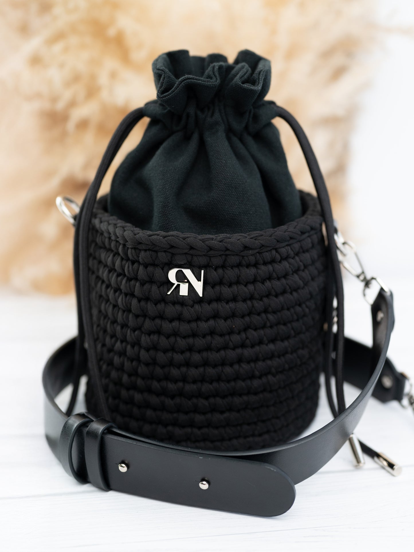 ARIEL - black