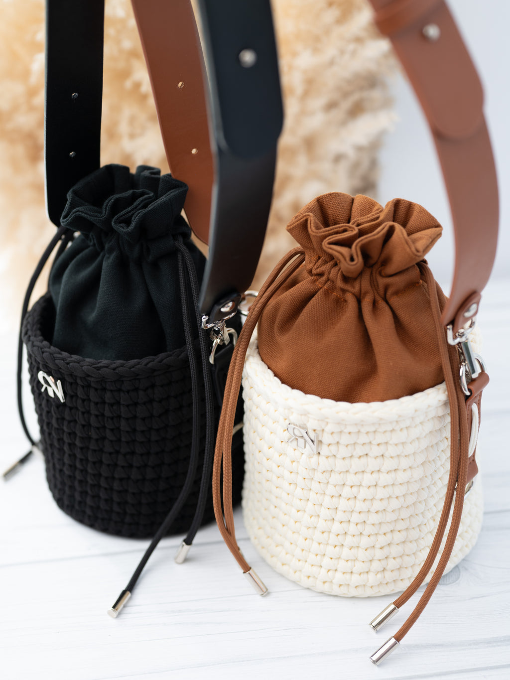 ARIEL - black