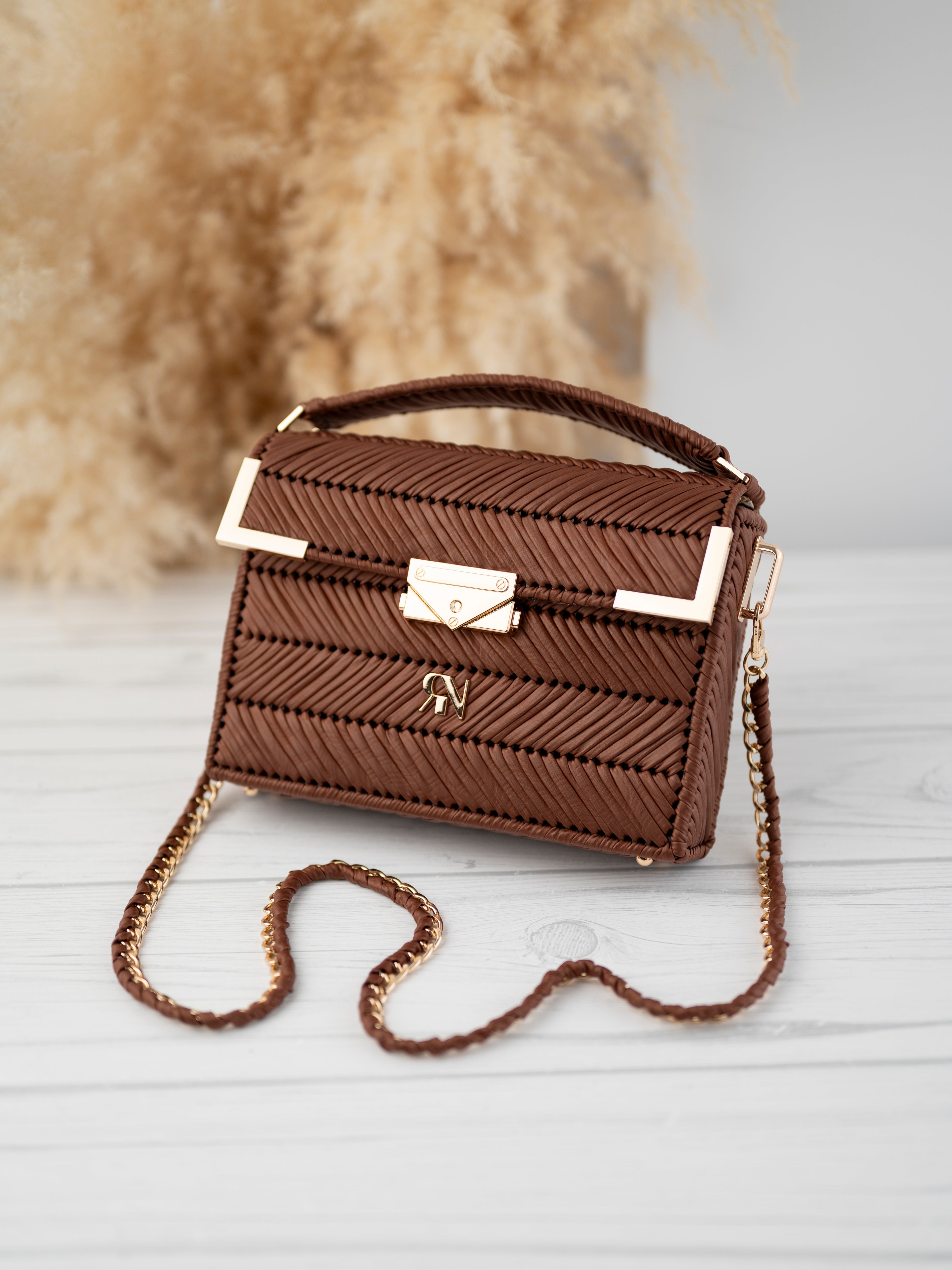 OLIVIA - brown