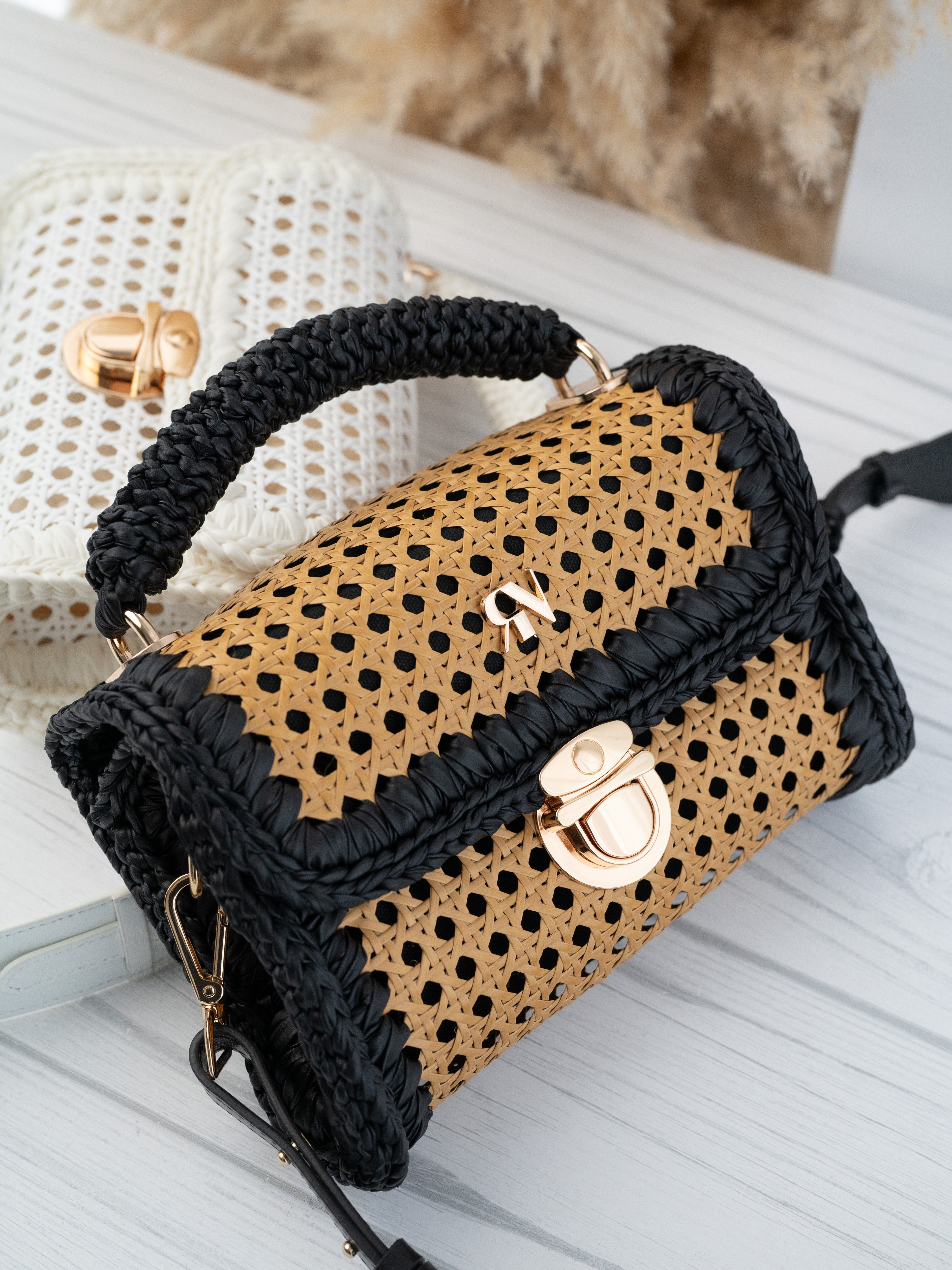 CAPRI - tan/black