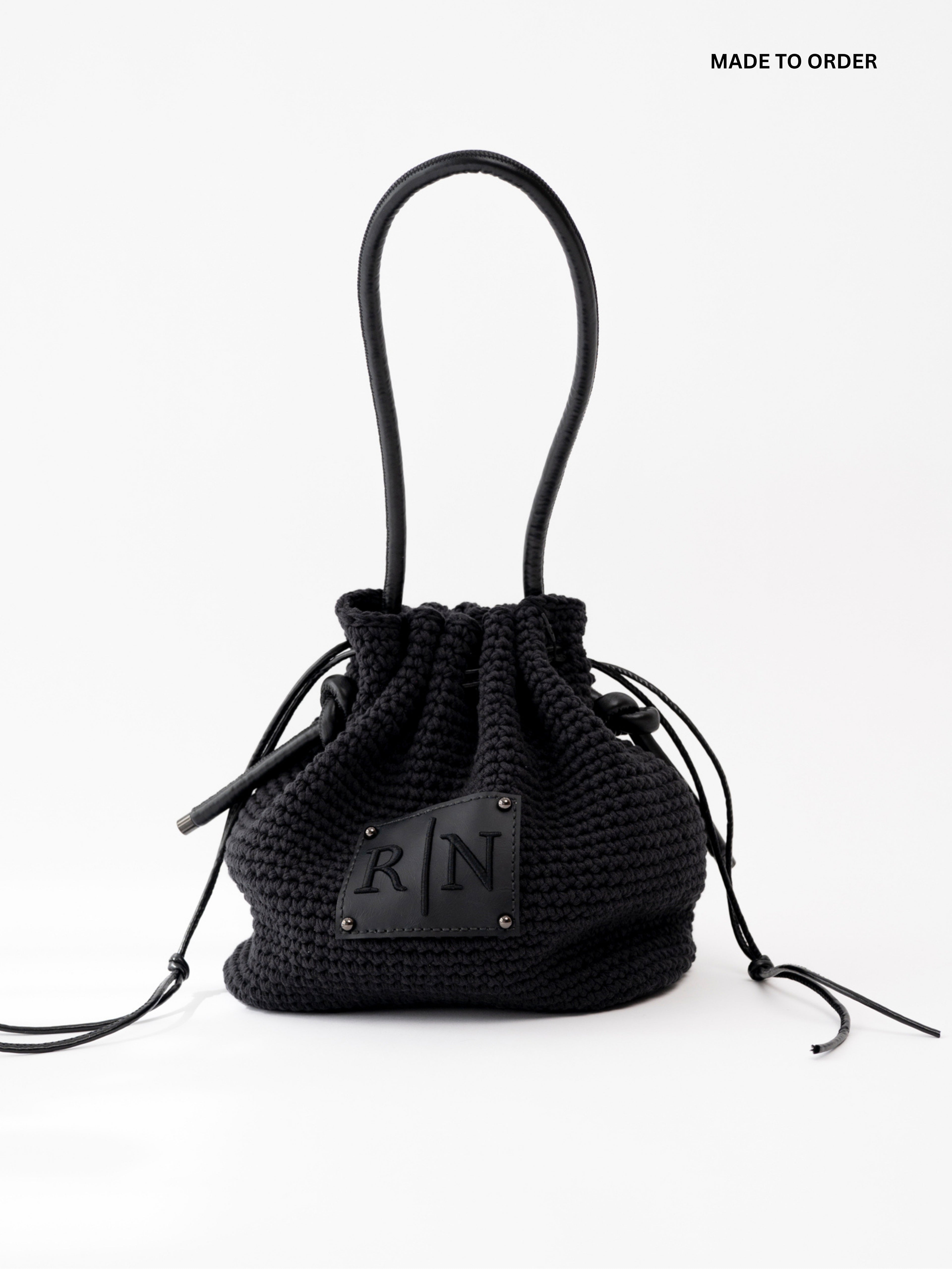 SYDNEY - black